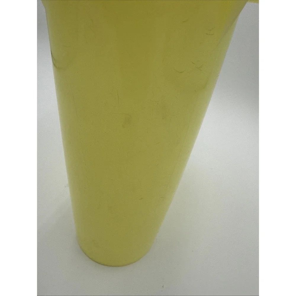 Vtg Tupperware Yellow Slim‎ Pitcher Beverage Container with Handle and Spout Lid